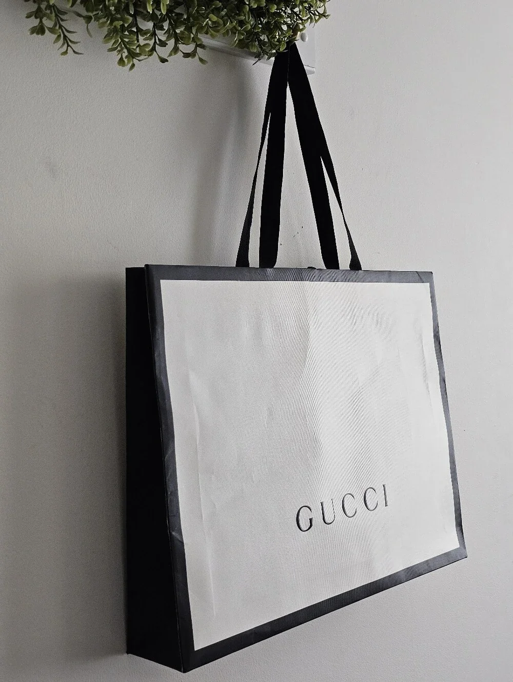 Gucci Large Shopping Gift Bag Tote White Black Logo Paper Store Bag